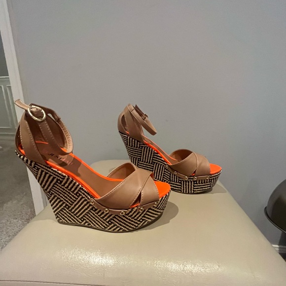 Nude Wedges - Picture 9 of 14